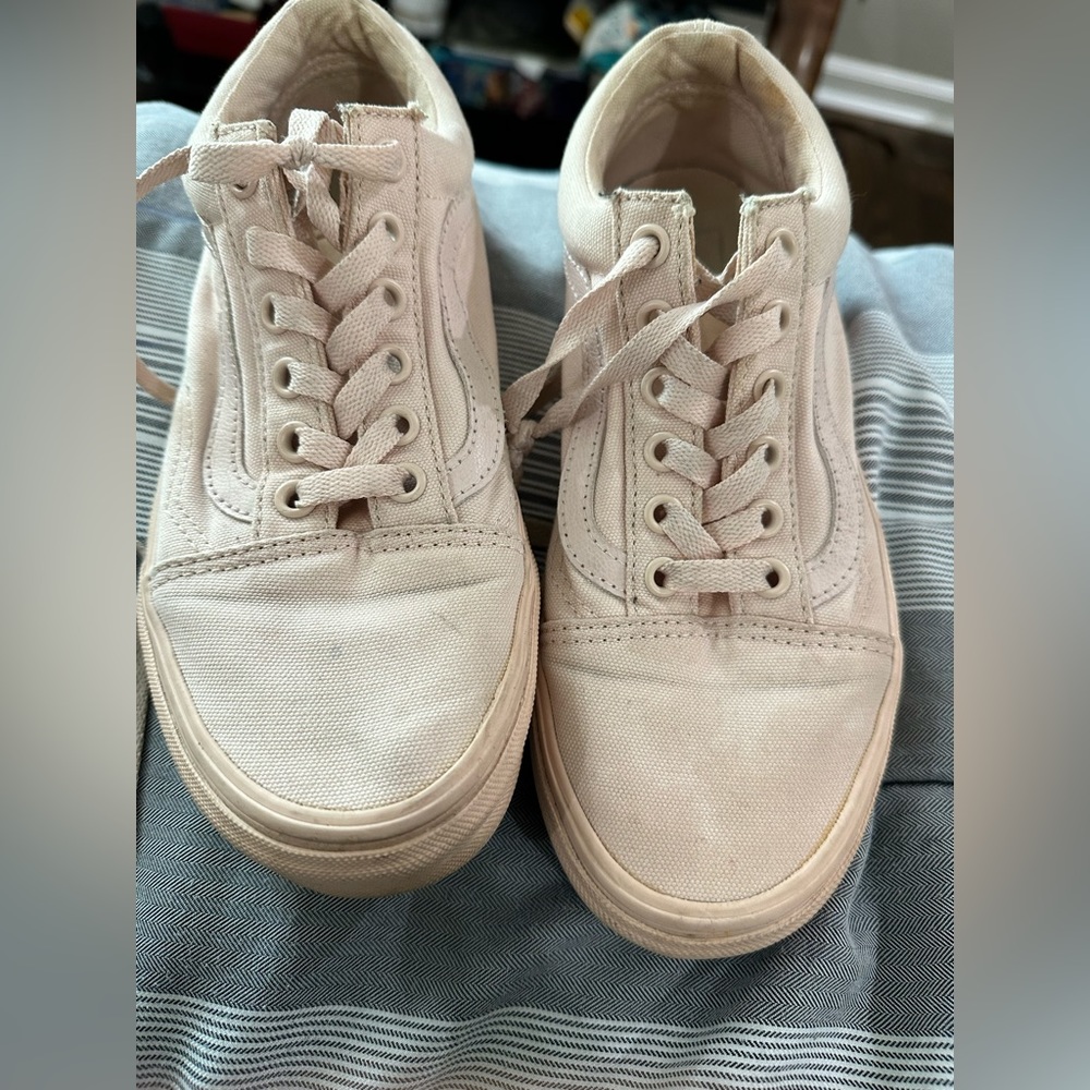 LIGHT PINK VANS